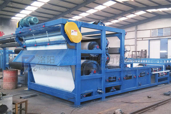 帶式壓濾機處理量是多少？生產(chǎn)哪家好？隆中經(jīng)驗總結(jié)及價格